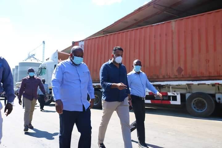 GOVERNADOR DA PROVÍNCIA DE NAMPULA VISITA AS OBRAS DE FÁBRICA DE PROCESSAMENTO DE ÓLEO EM NACALA